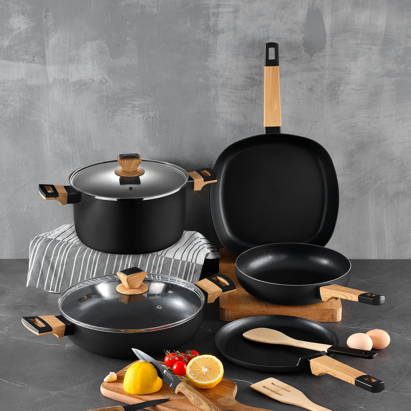 Cacerola negra con madera y con tapa - Earth Black (3)